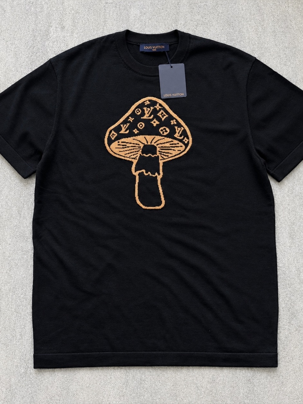 LOUIS VUITTON, Short-Sleeved Intarsia Crewneck!